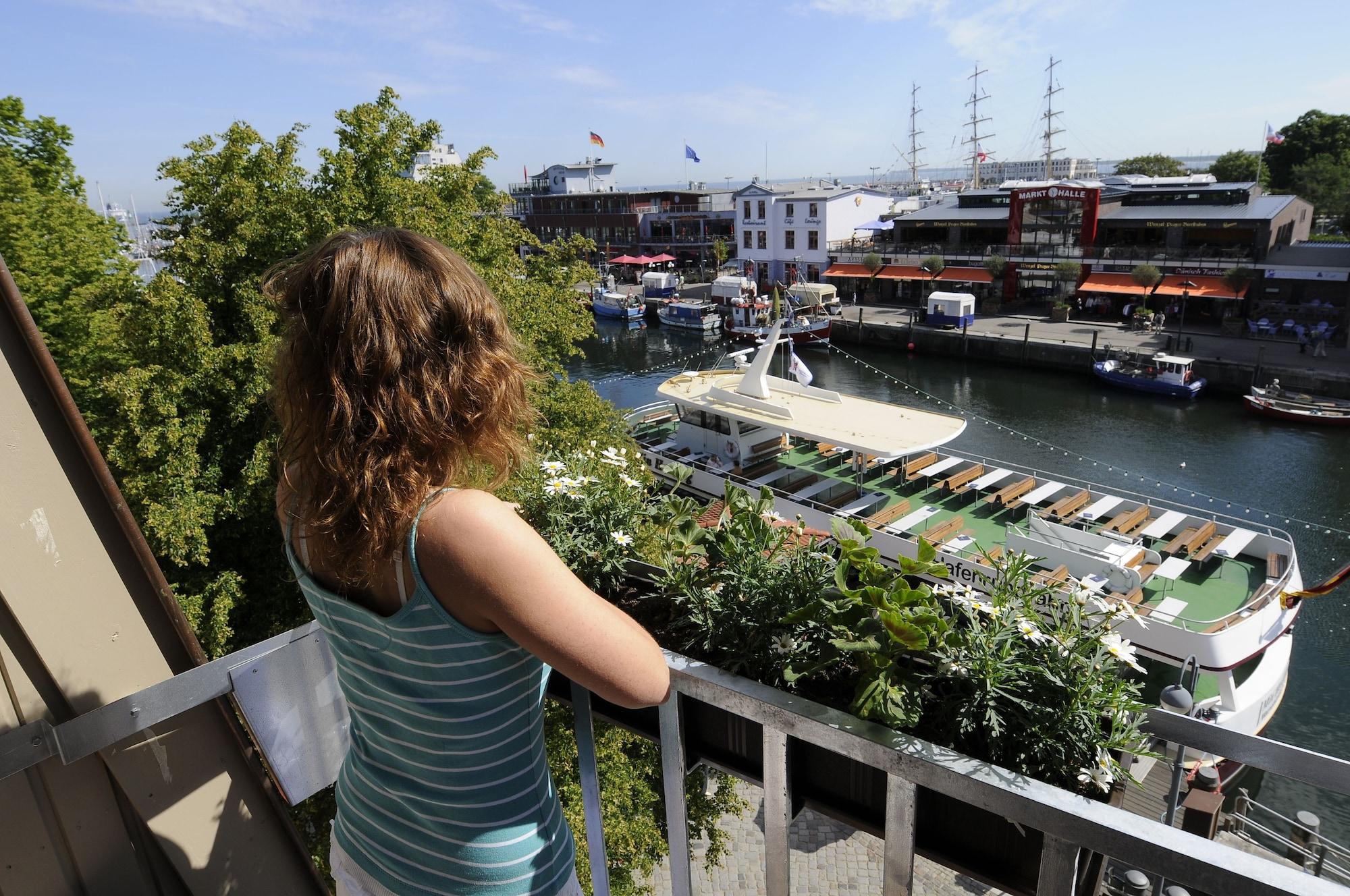 Hotel Am Alten Strom Rostock Bagian luar foto