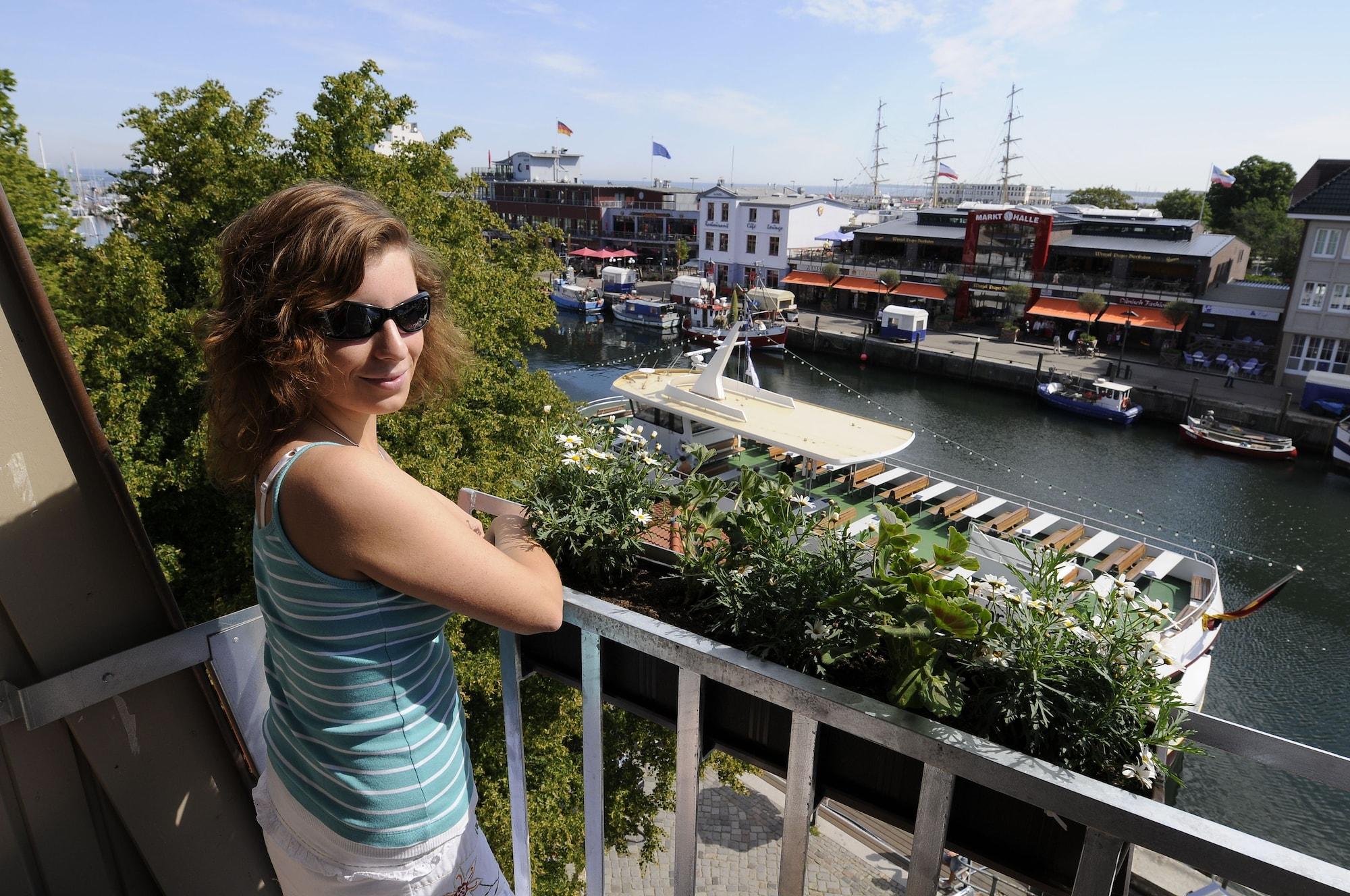 Hotel Am Alten Strom Rostock Bagian luar foto