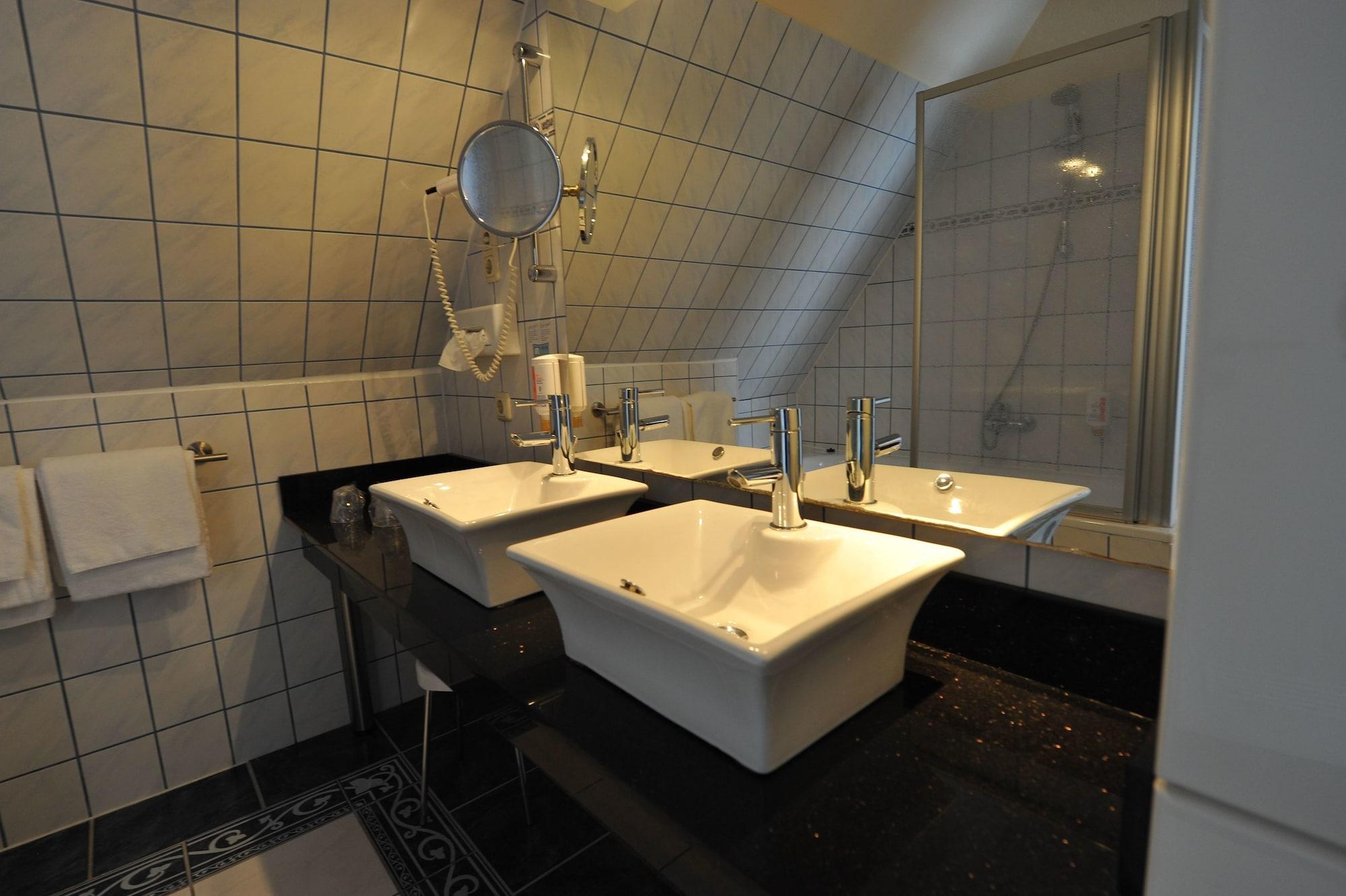 Hotel Am Alten Strom Rostock Bagian luar foto
