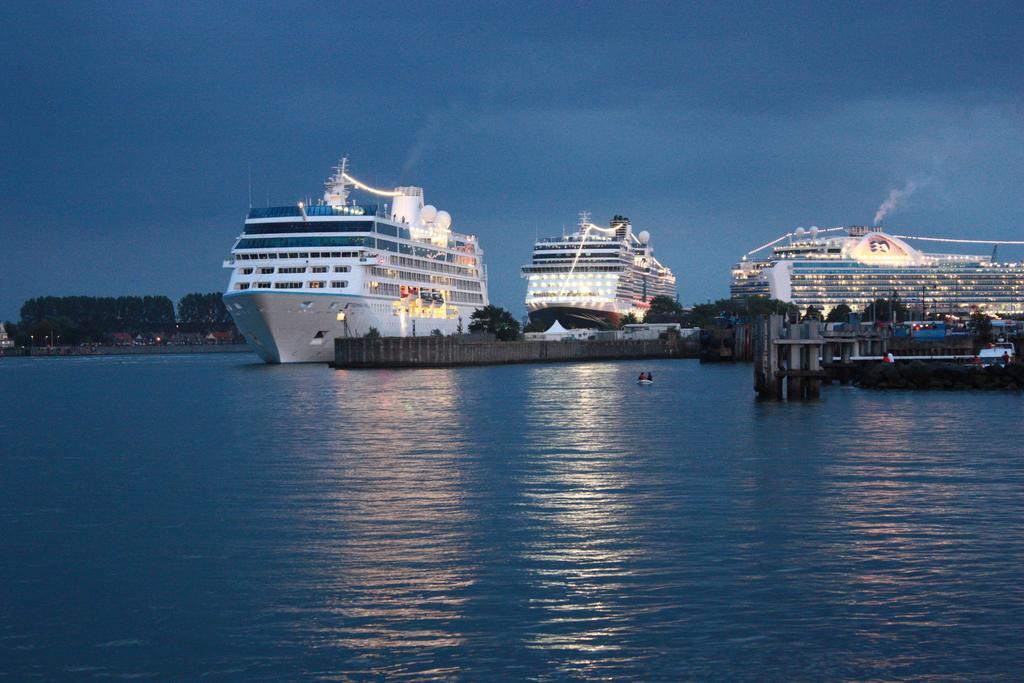 Hotel Am Alten Strom Rostock Bagian luar foto