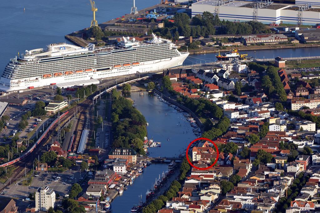 Hotel Am Alten Strom Rostock Bagian luar foto