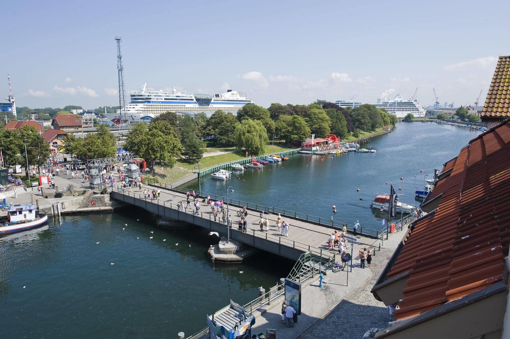 Hotel Am Alten Strom Rostock Bagian luar foto