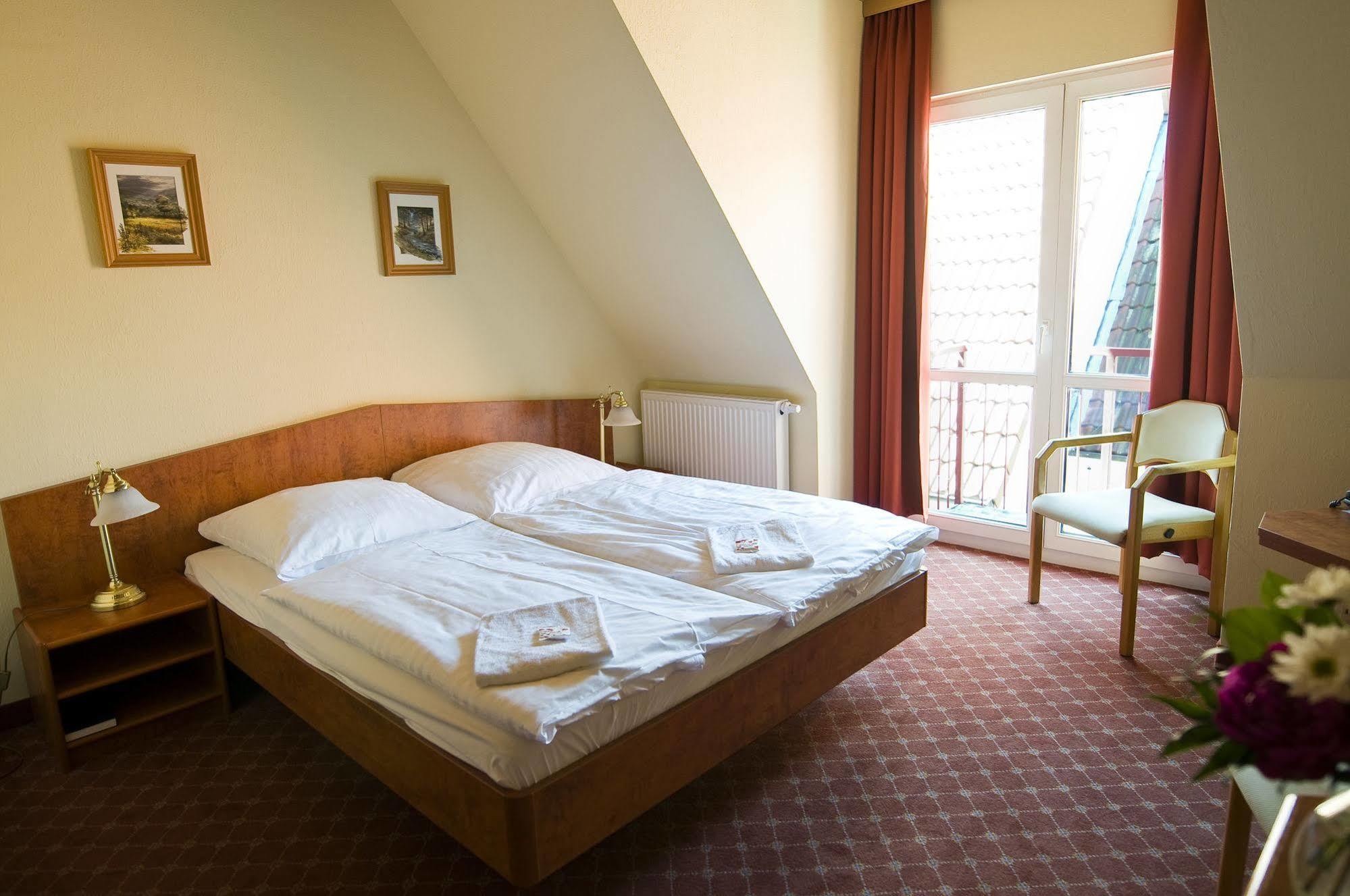 Hotel Am Alten Strom Rostock Bagian luar foto