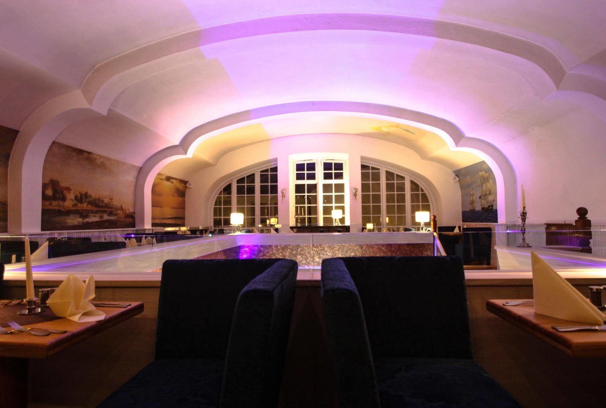 Hotel Am Alten Strom Rostock Bagian luar foto