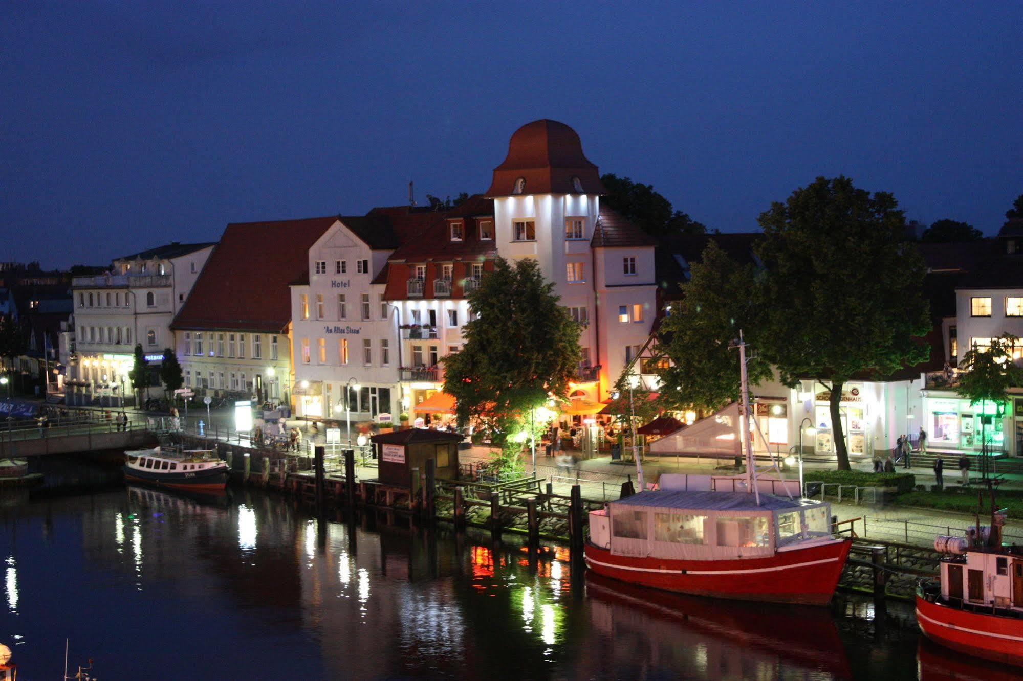 Hotel Am Alten Strom Rostock Bagian luar foto